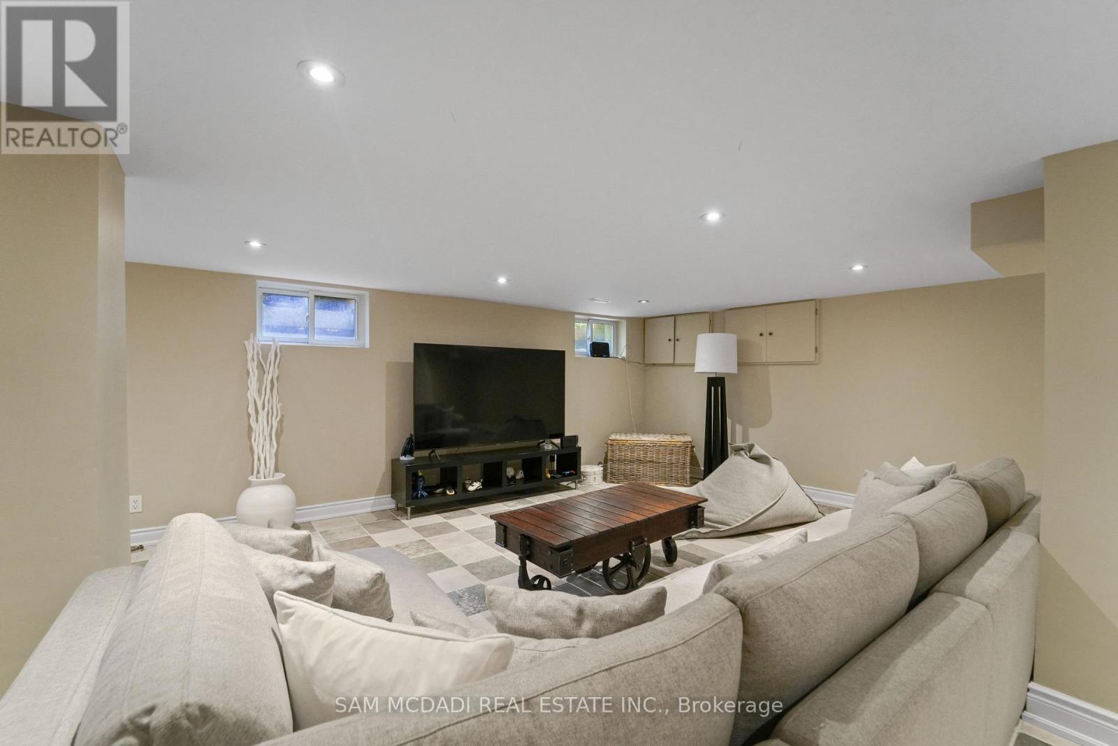 Photo 3 of 1480 Clarkson Road N, Mississauga ON