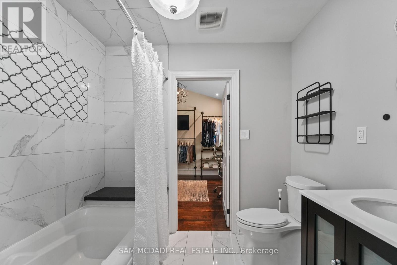 Photo 6 of 1480 Clarkson Road N, Mississauga ON