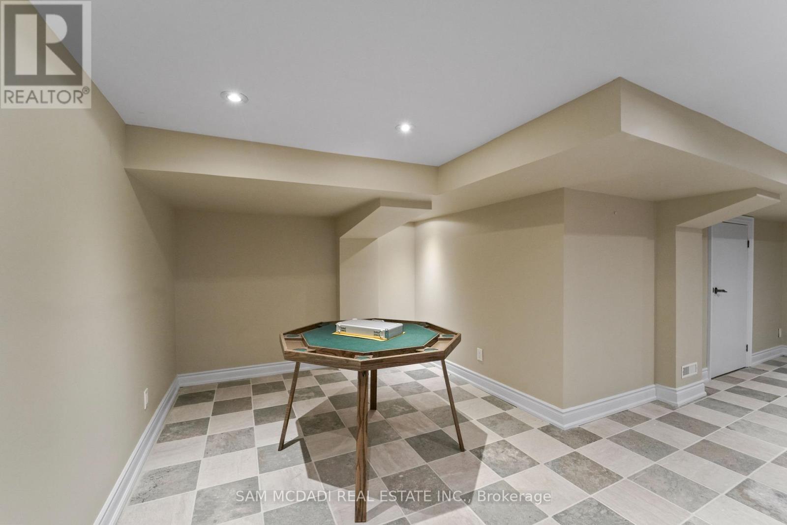 Photo 13 of 1480 Clarkson Road N, Mississauga ON