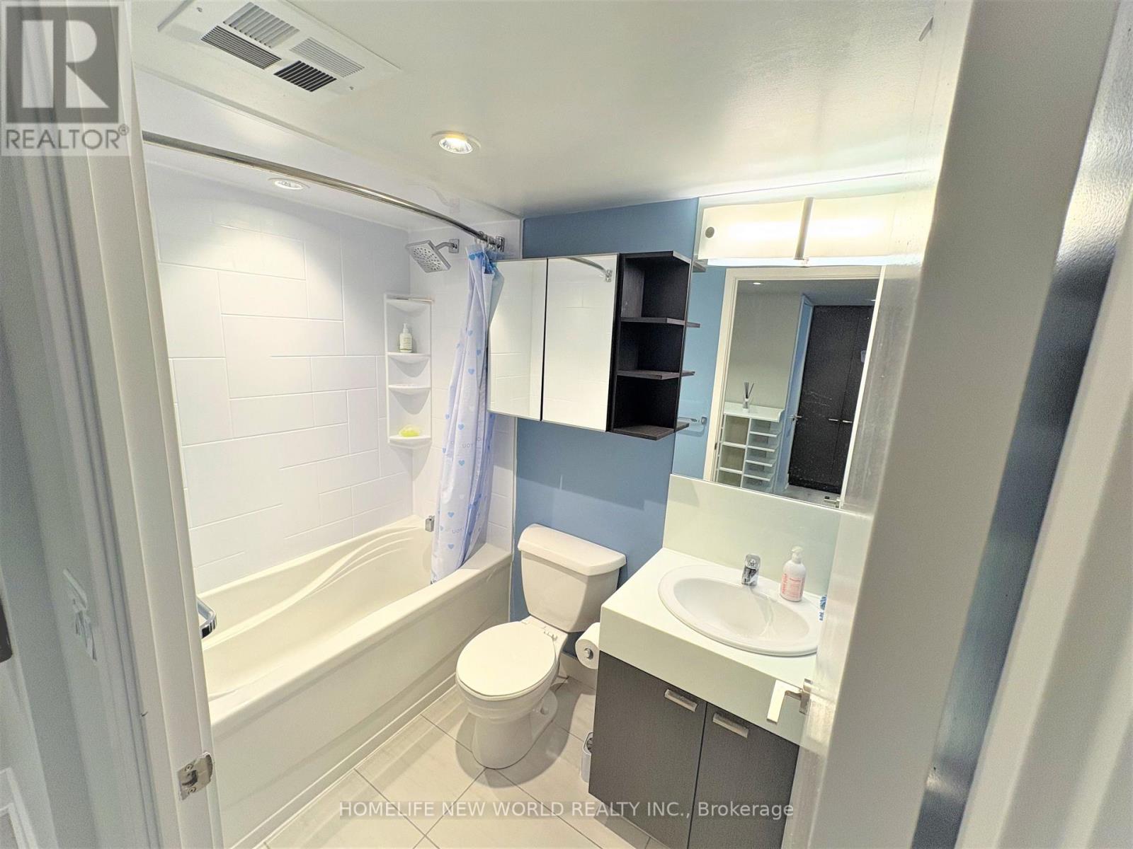 Photo 3 of 503 110 Charles Street E, Toronto ON