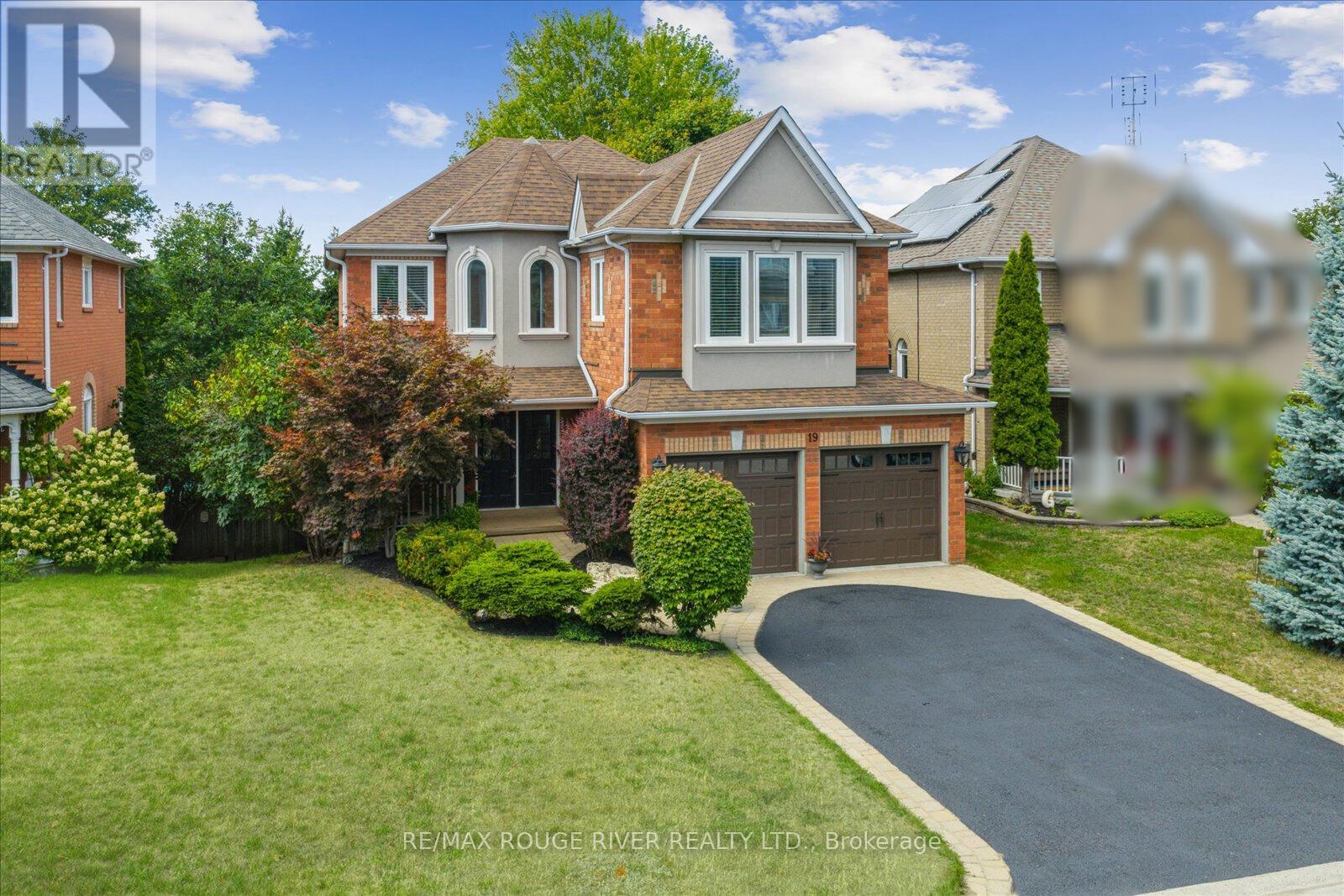Photo 1 of 19 Gilchrist Court, Whitby ON