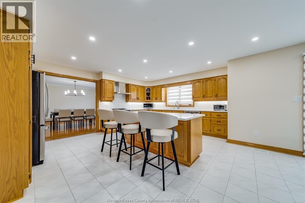 Photo 38 of 2021 Eugeni Street, Tecumseh ON