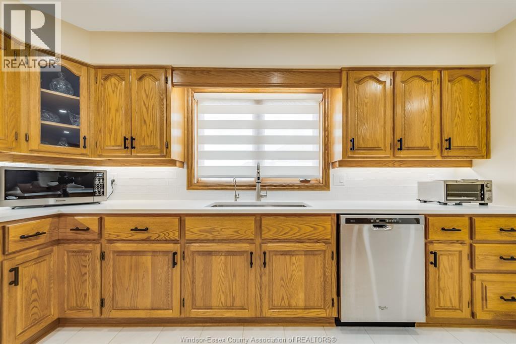 Photo 32 of 2021 Eugeni Street, Tecumseh ON