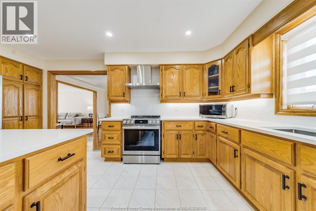 Photo 18 of 2021 Eugeni Street, Tecumseh ON