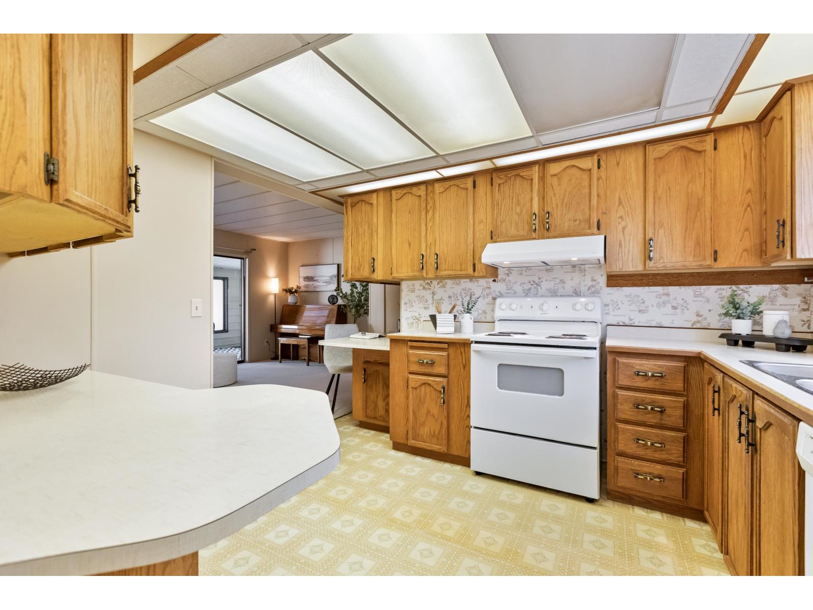 Photo 28 of 102 2062 King George Boulevard, Surrey BC
