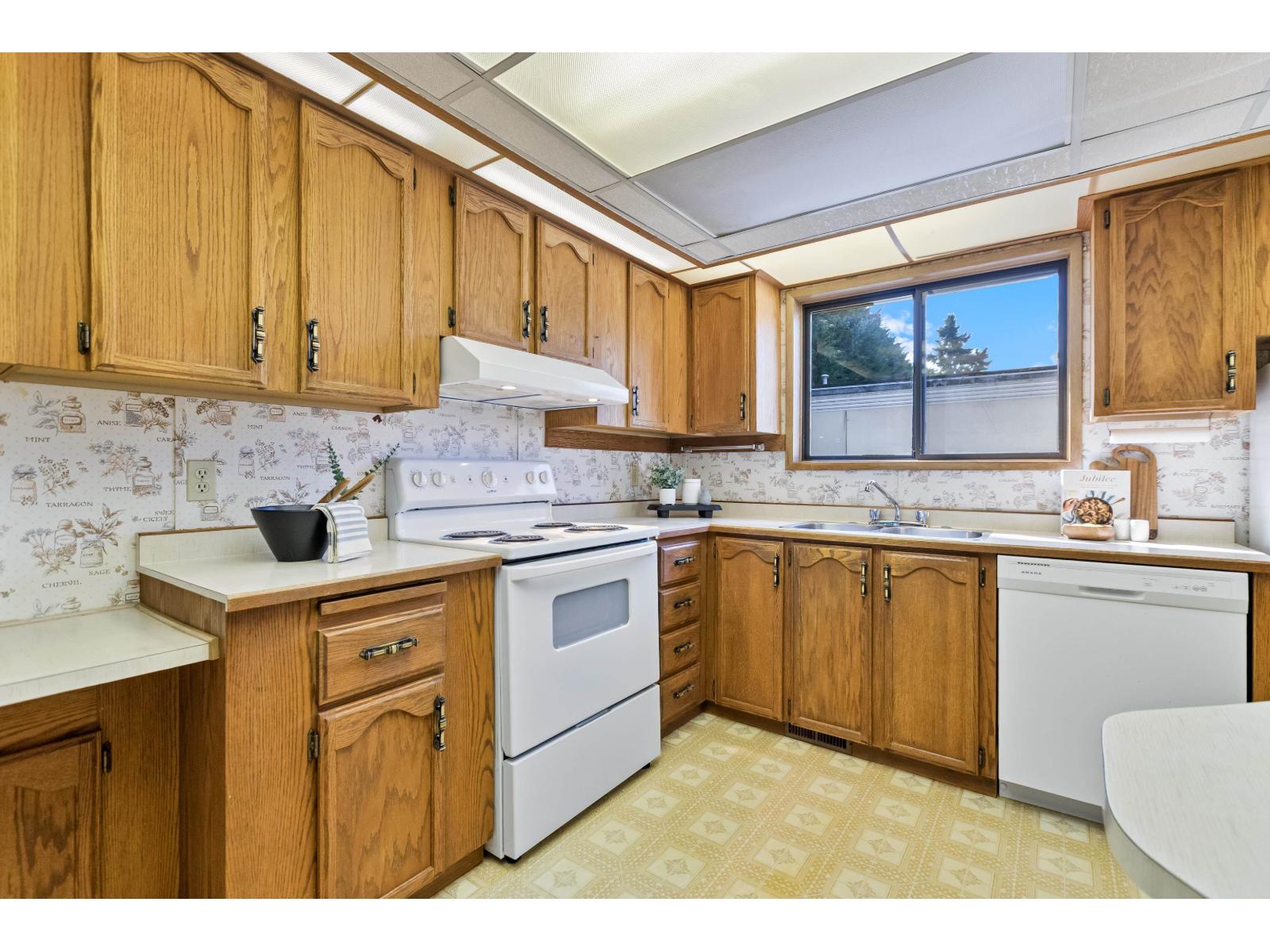 Photo 29 of 102 2062 King George Boulevard, Surrey BC