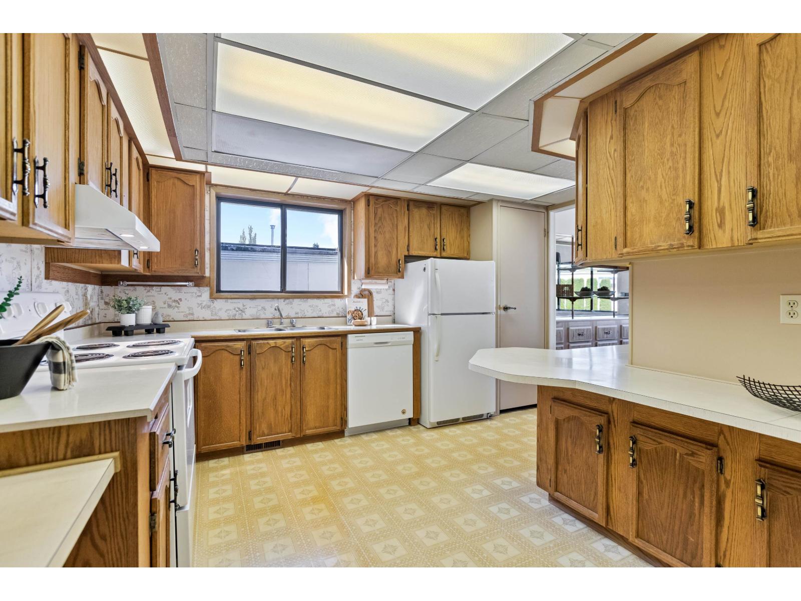 Photo 17 of 102 2062 King George Boulevard, Surrey BC