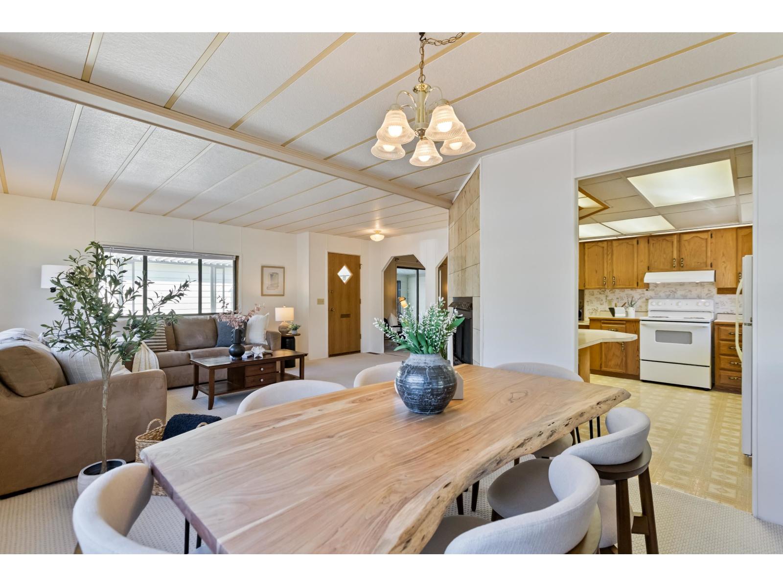 Photo 33 of 102 2062 King George Boulevard, Surrey BC