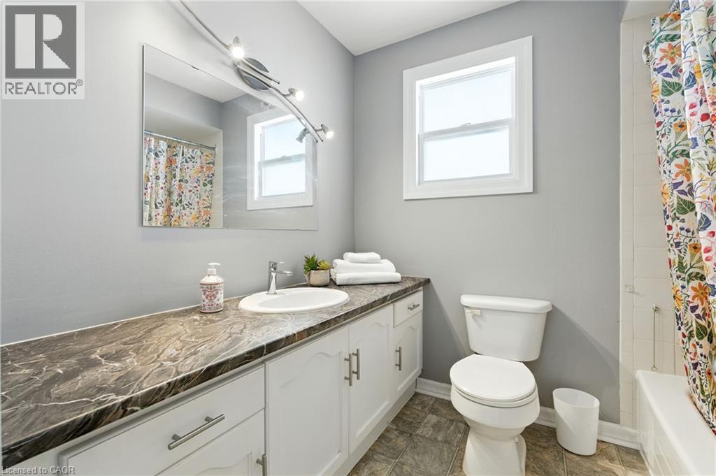 Photo 12 of 2438 Whittaker Drive, Burlington ON