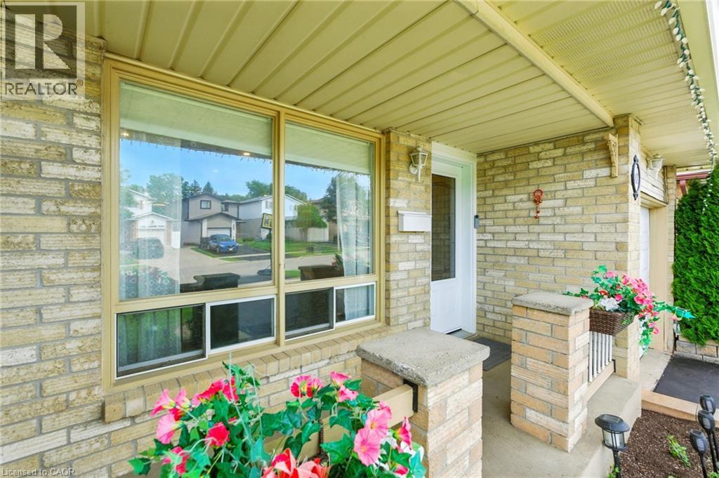 Photo 8 of 2438 Whittaker Drive, Burlington ON