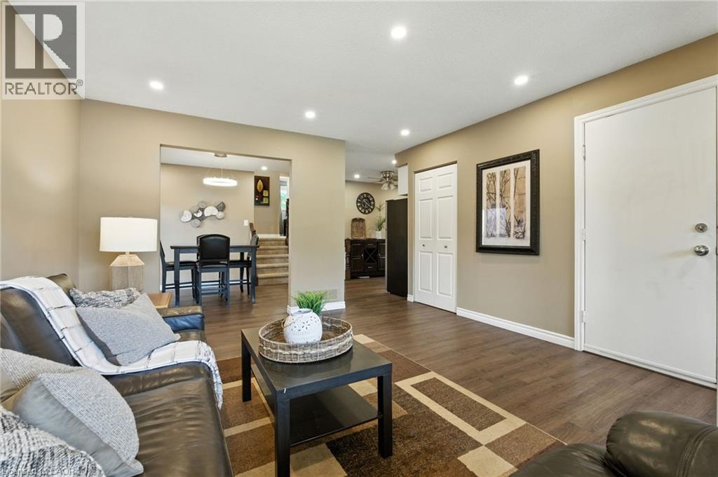 Photo 18 of 2438 Whittaker Drive, Burlington ON