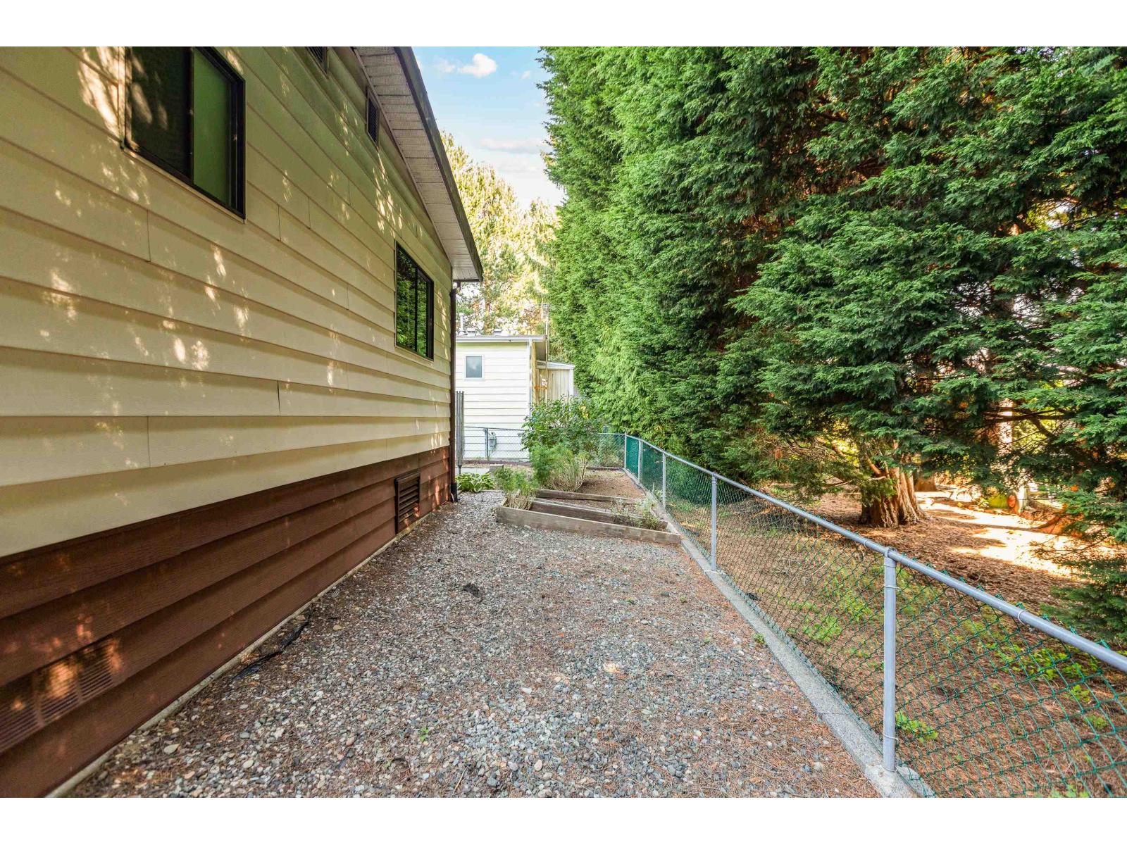 Photo 13 of 102 2062 King George Boulevard, Surrey BC