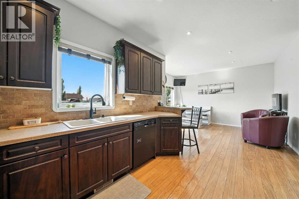 Photo 7 of 187 Inkster Close, Red Deer AB
