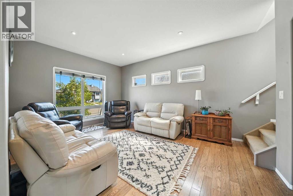 Photo 4 of 187 Inkster Close, Red Deer AB