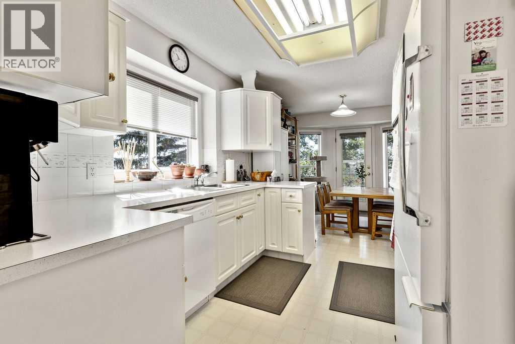 Single Family House for Sale in  Sierra Morena Green SW Signal Hill Calgary 