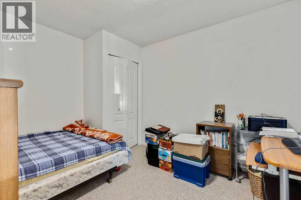 Single Family House for Sale in  Sierra Morena Green SW Signal Hill Calgary 