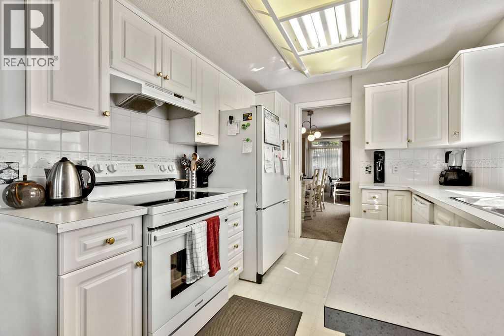 Single Family House for Sale in  Sierra Morena Green SW Signal Hill Calgary 