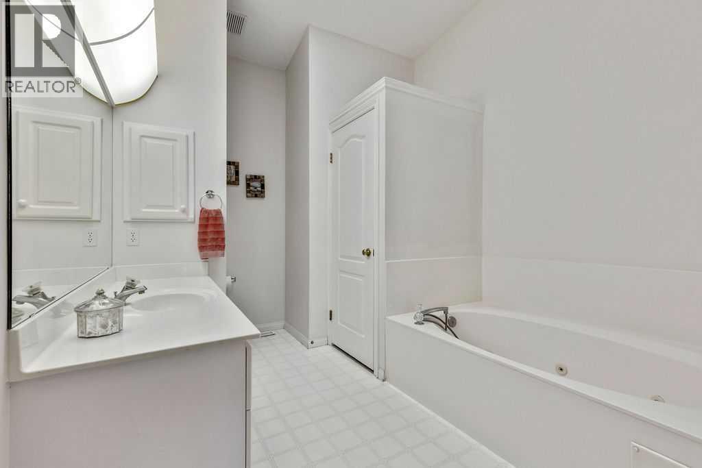 Single Family House for Sale in  Sierra Morena Green SW Signal Hill Calgary 