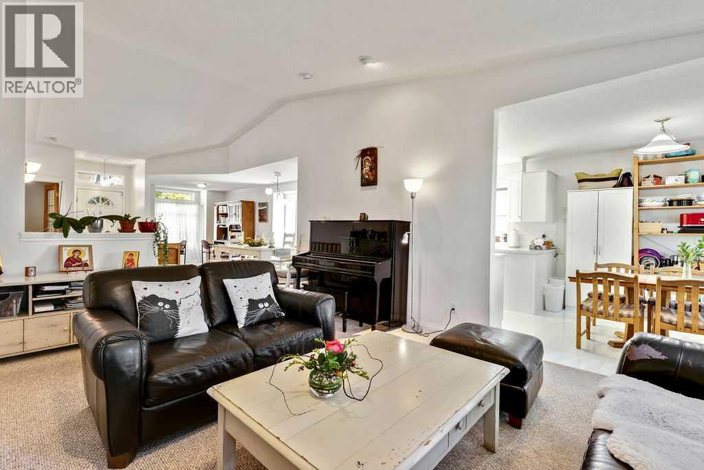 Single Family House for Sale in  Sierra Morena Green SW Signal Hill Calgary 