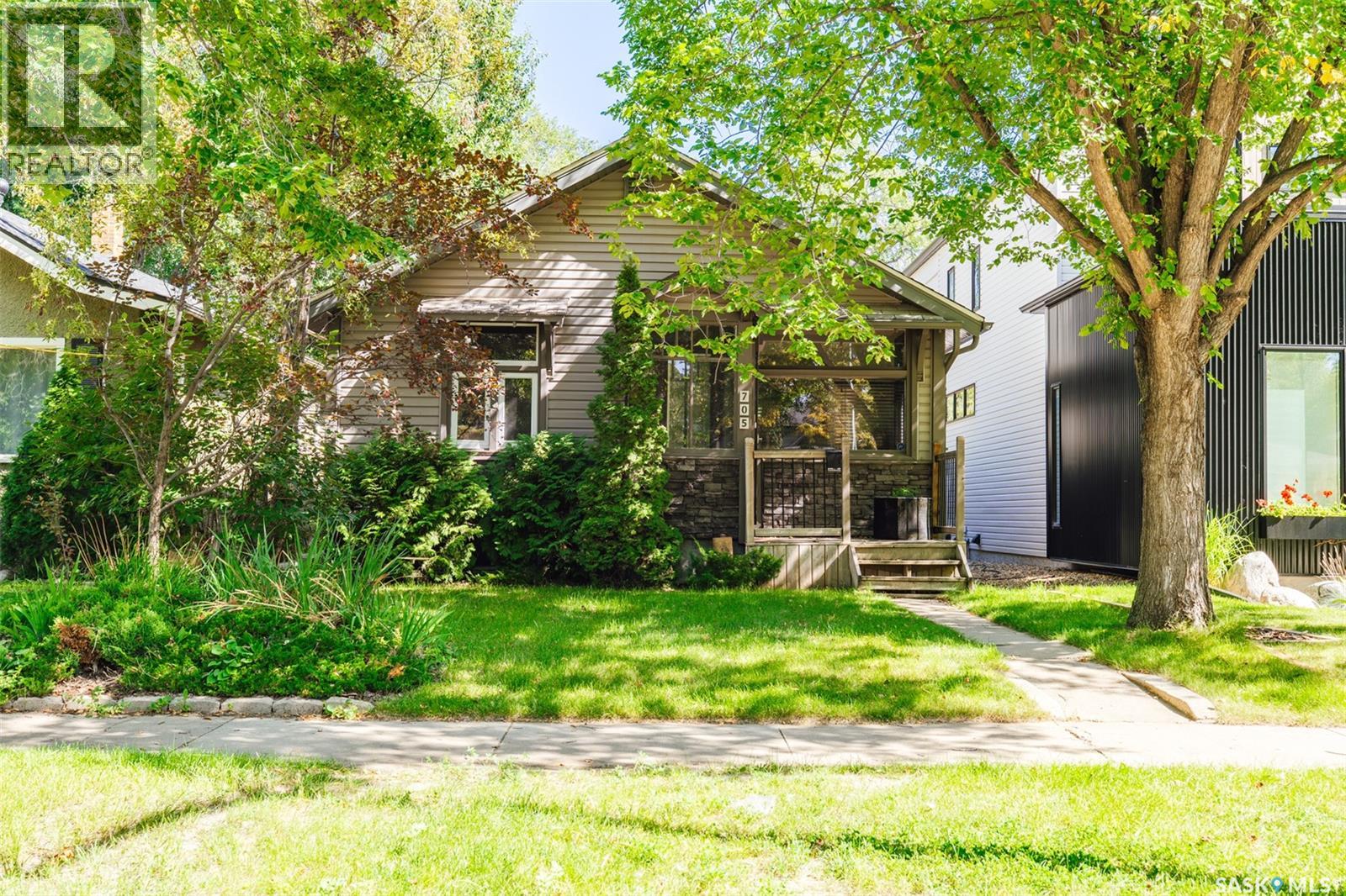 Photo 2 of 705 Albert Avenue, Saskatoon SK