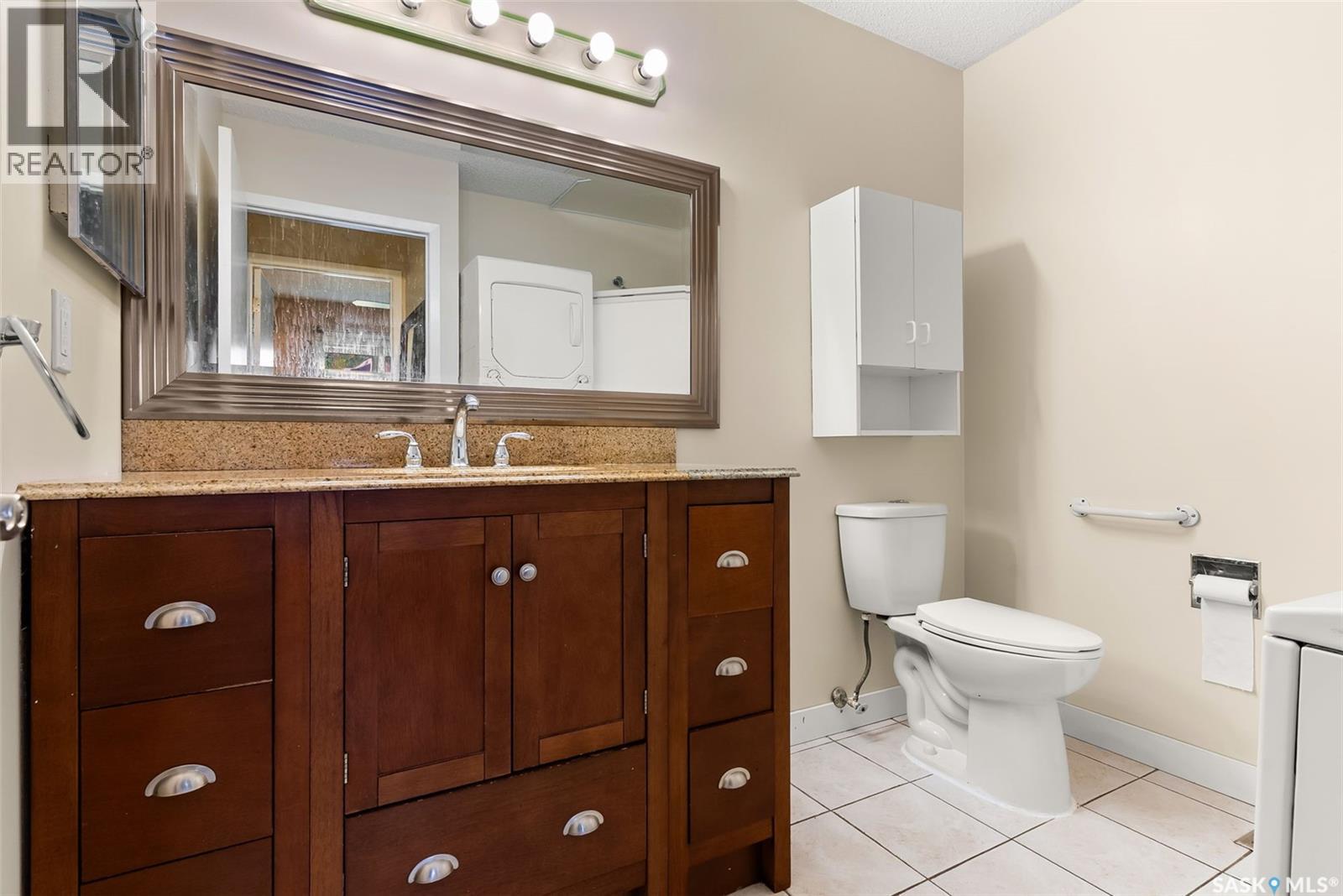 Photo 16 of 1726 Boyd Street E, Regina SK