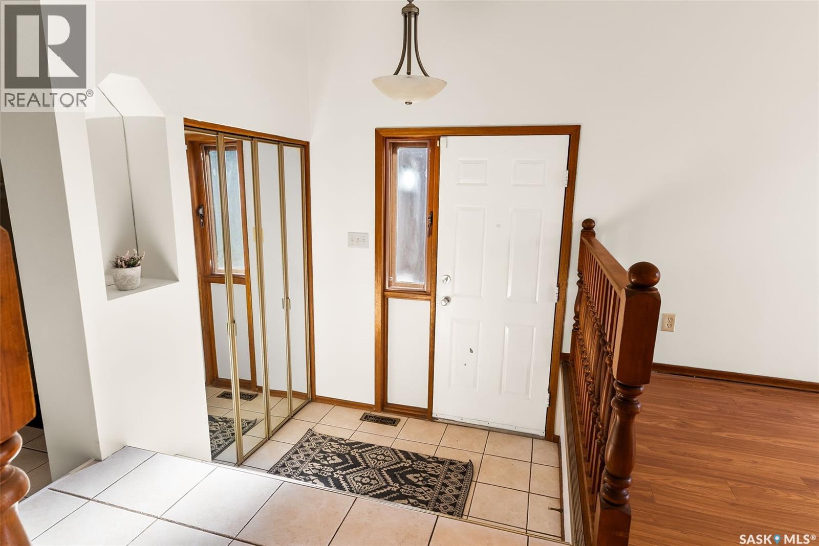 Photo 2 of 1726 Boyd Street E, Regina SK