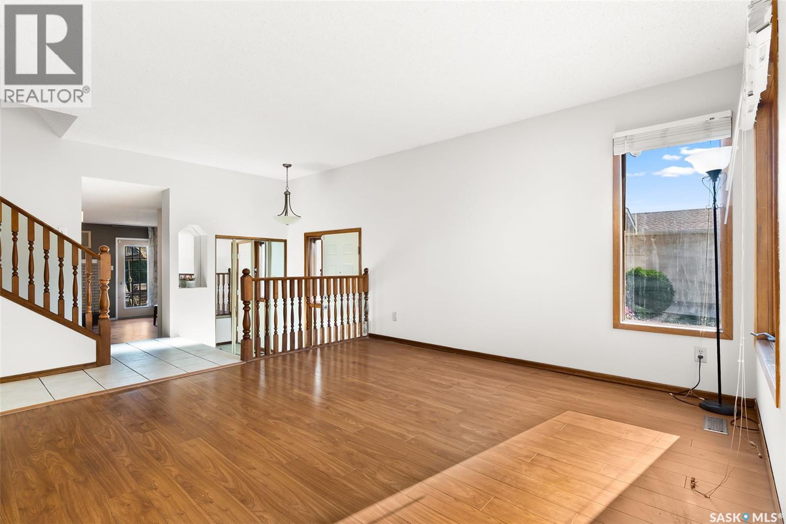 Photo 4 of 1726 Boyd Street E, Regina SK