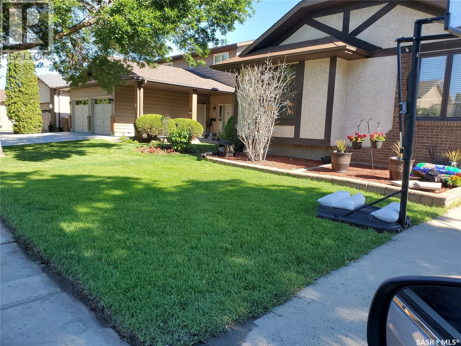 Photo 44 of 1726 Boyd Street E, Regina SK