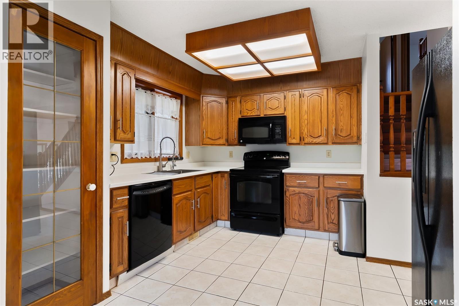 Photo 8 of 1726 Boyd Street E, Regina SK