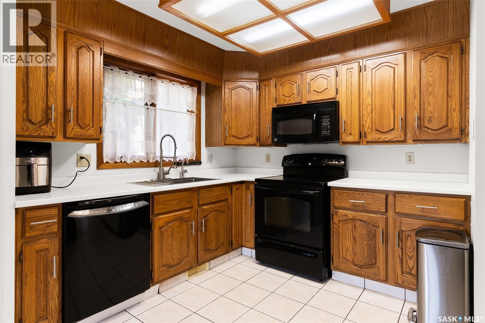 Photo 9 of 1726 Boyd Street E, Regina SK