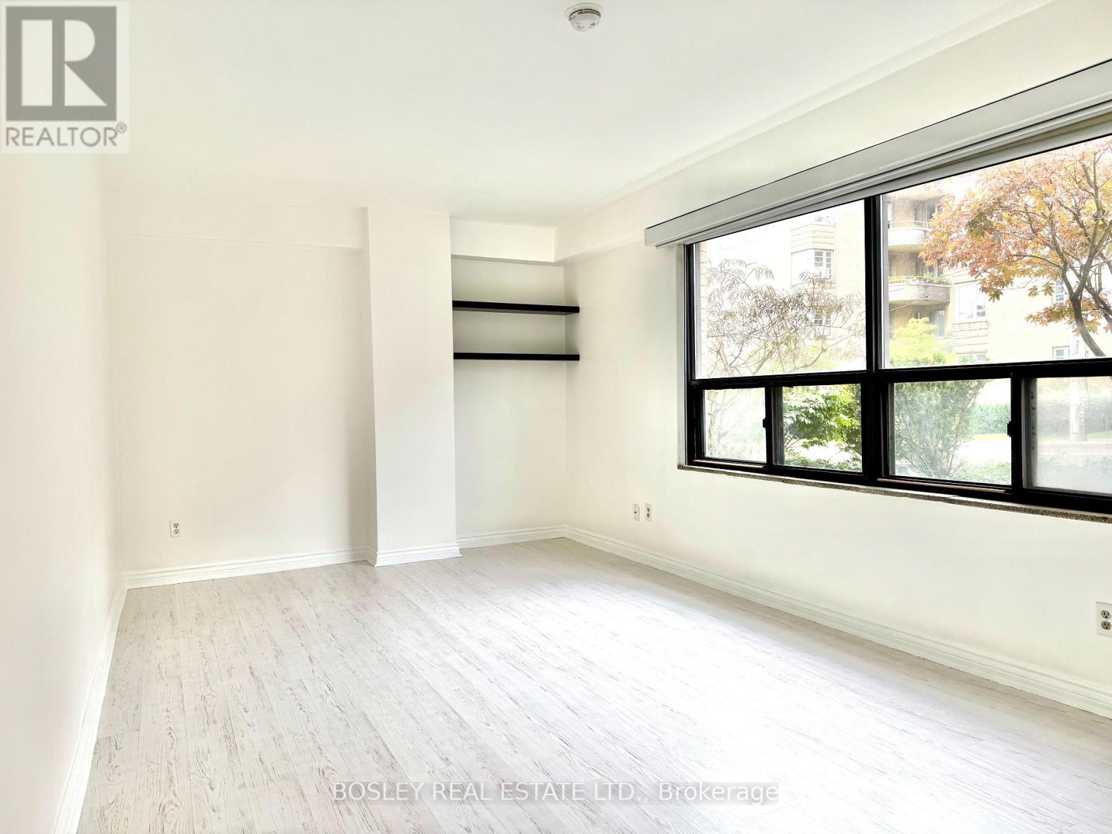 Photo 12 of 108 740 Eglinton Avenue W, Toronto ON