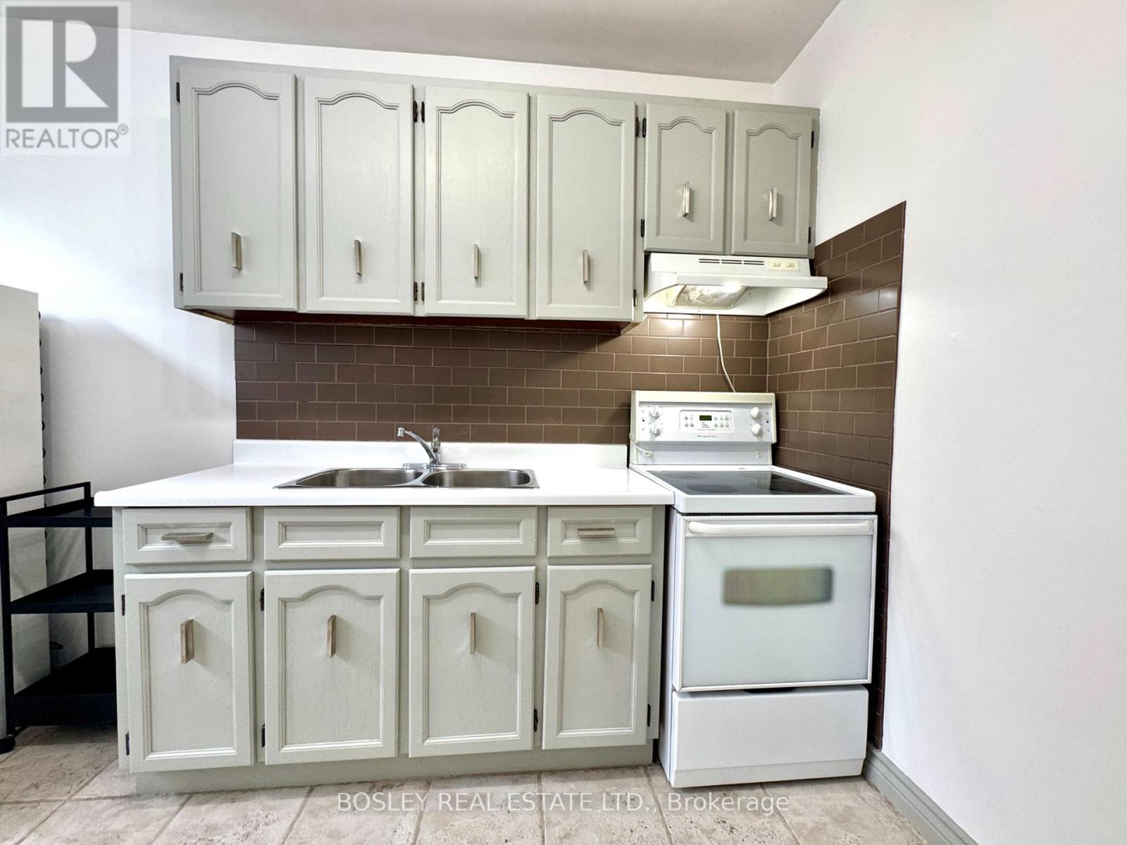 Photo 8 of 108 740 Eglinton Avenue W, Toronto ON