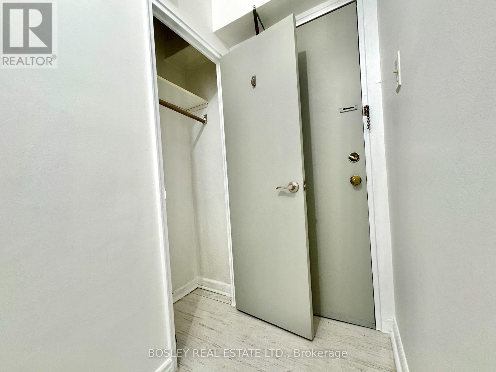 Photo 4 of 108 740 Eglinton Avenue W, Toronto ON