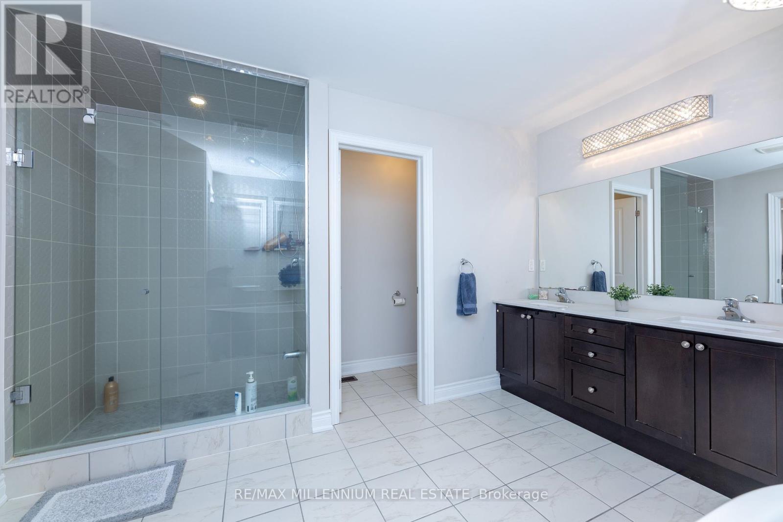 Photo 23 of 40 Frederick Pearson Street, East Gwillimbury ON