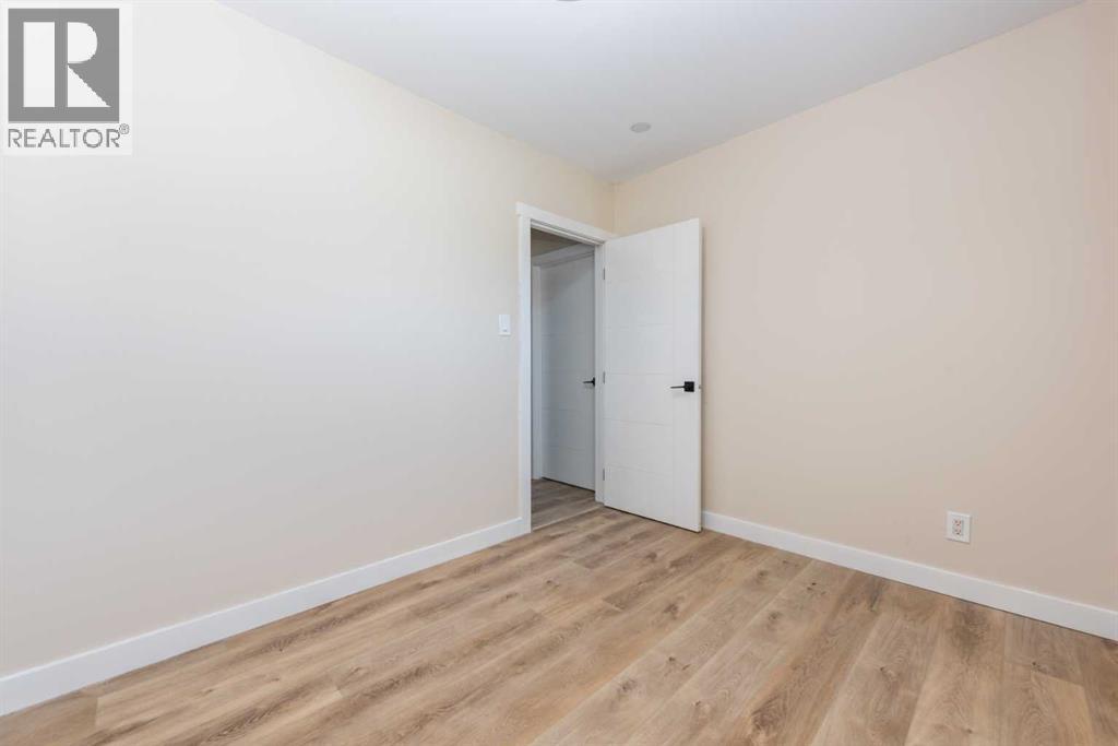 Photo 14 of 209 47 Street Se, Calgary AB
