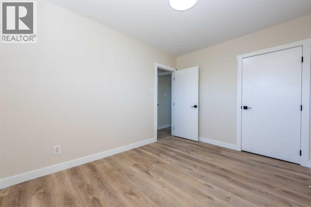 Photo 15 of 209 47 Street Se, Calgary AB