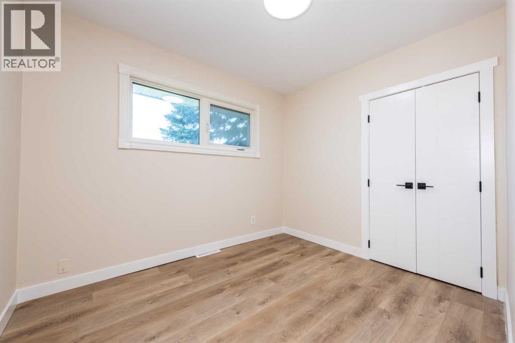 Photo 16 of 209 47 Street Se, Calgary AB