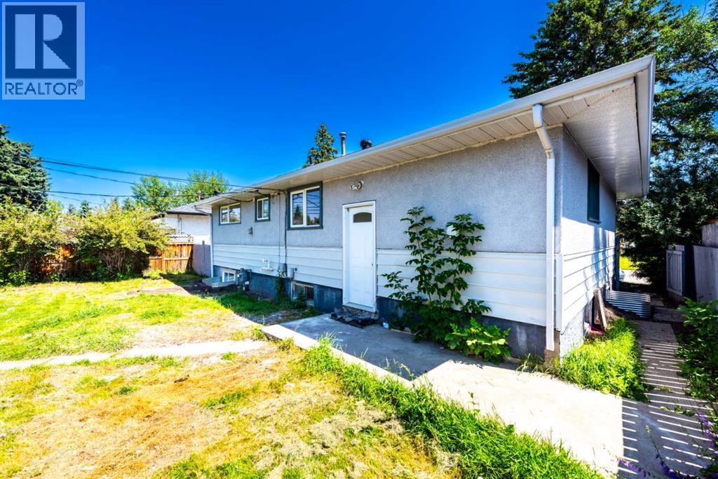 Photo 18 of 209 47 Street Se, Calgary AB