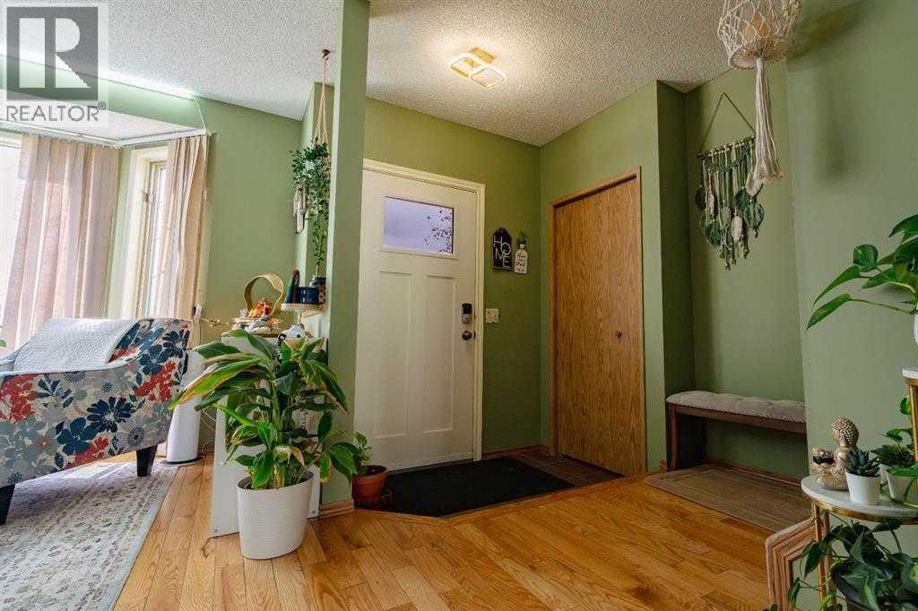 Photo 20 of 24 Laguna Close Ne, Calgary AB