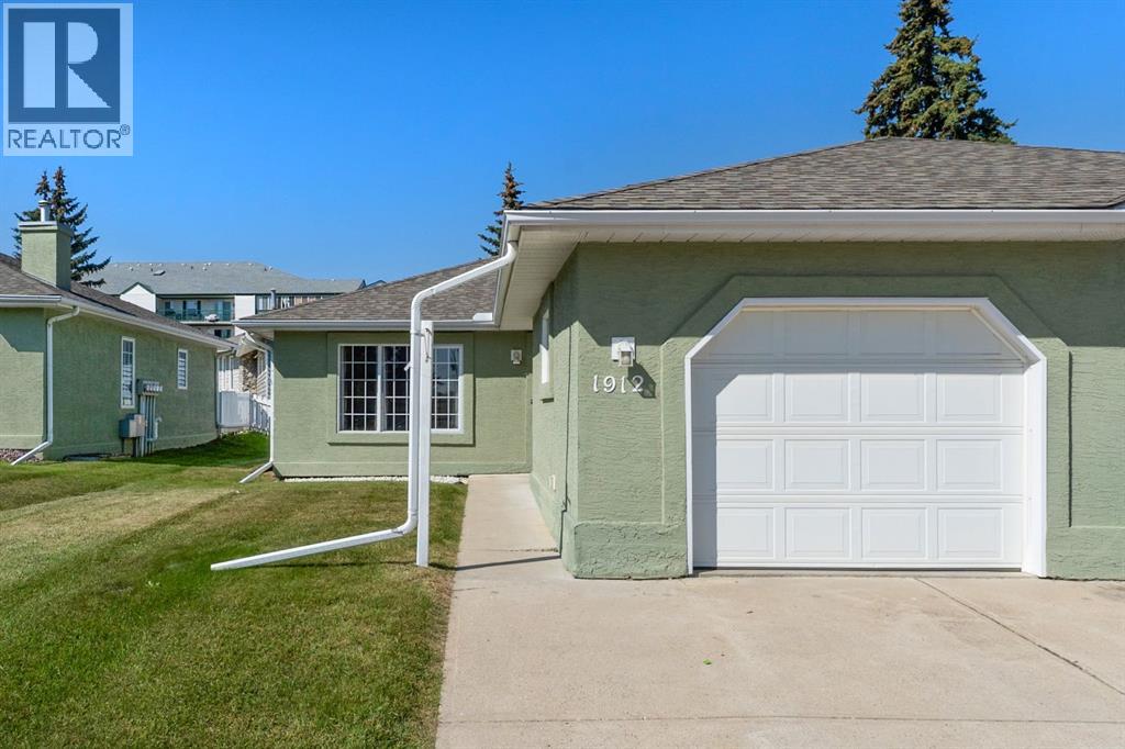 Photo 24 of 1912 16 Street, Didsbury AB