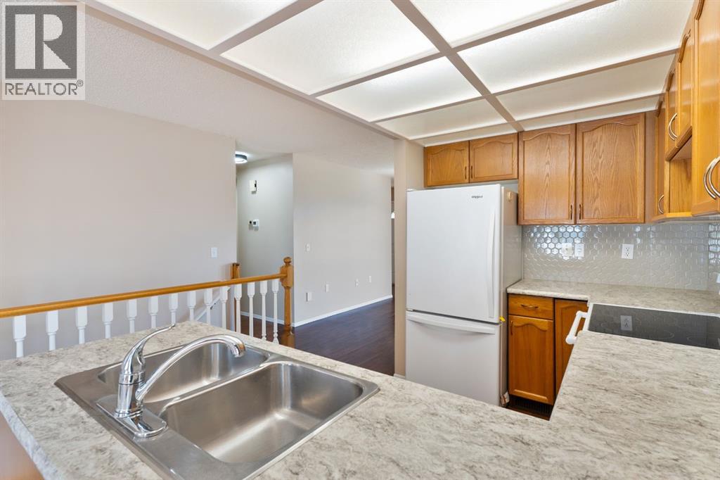 Photo 20 of 1912 16 Street, Didsbury AB