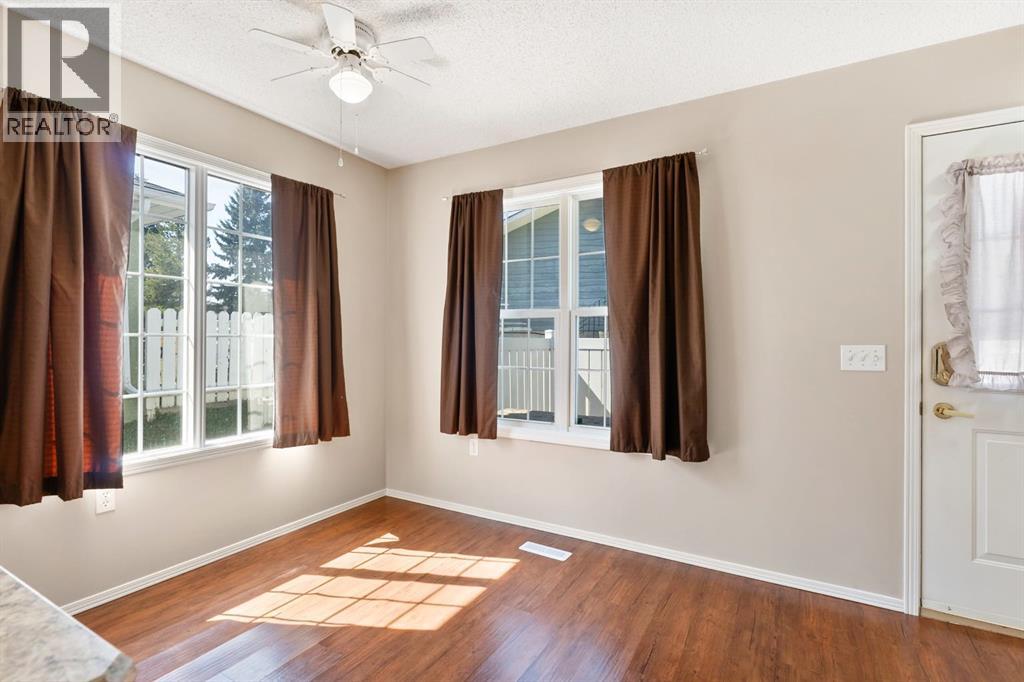 Photo 28 of 1912 16 Street, Didsbury AB