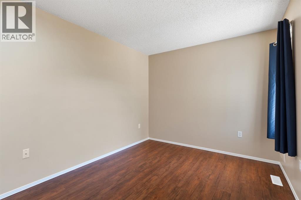 Photo 12 of 1912 16 Street, Didsbury AB