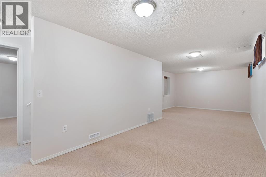 Photo 17 of 1912 16 Street, Didsbury AB