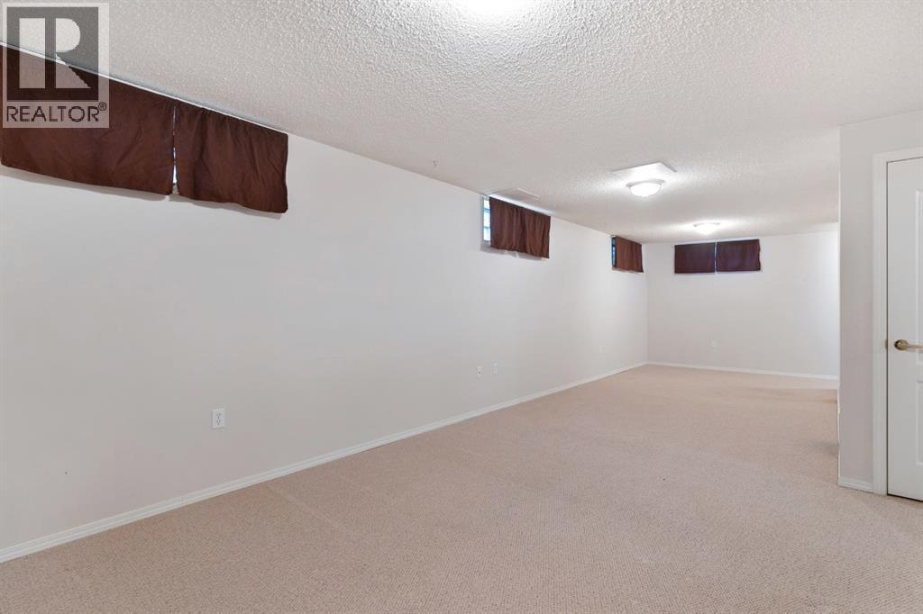 Photo 13 of 1912 16 Street, Didsbury AB