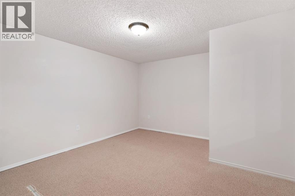 Photo 15 of 1912 16 Street, Didsbury AB