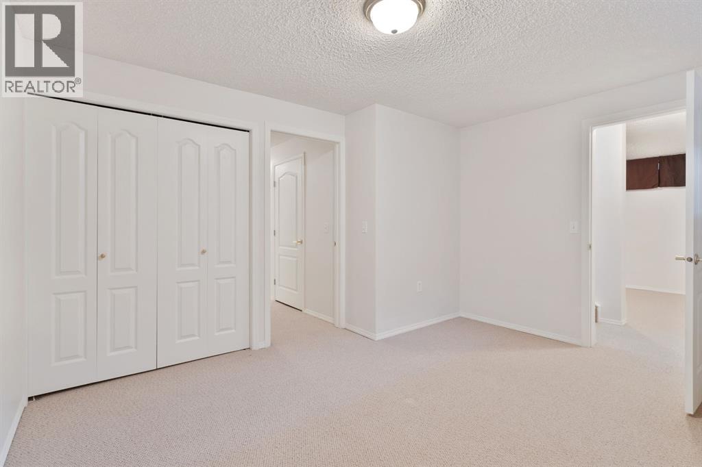Photo 14 of 1912 16 Street, Didsbury AB