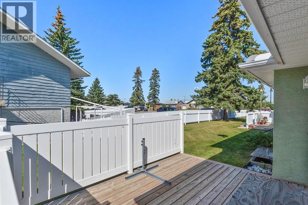 Photo 8 of 1912 16 Street, Didsbury AB