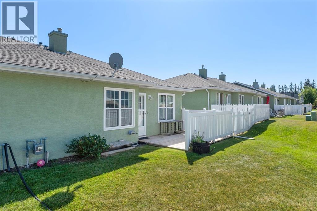 Photo 10 of 1912 16 Street, Didsbury AB