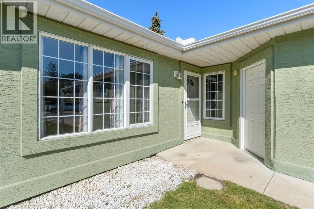Photo 7 of 1912 16 Street, Didsbury AB